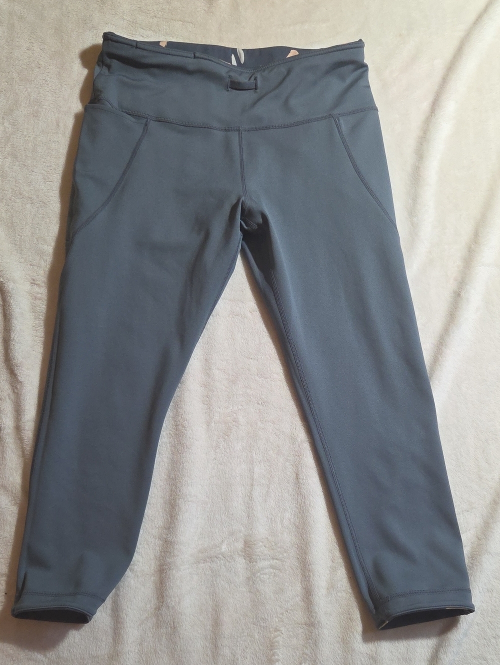 Title Nine Mad Dash Reversible Crops Rhythm Gray Multi Medium - Picture 9 of 12